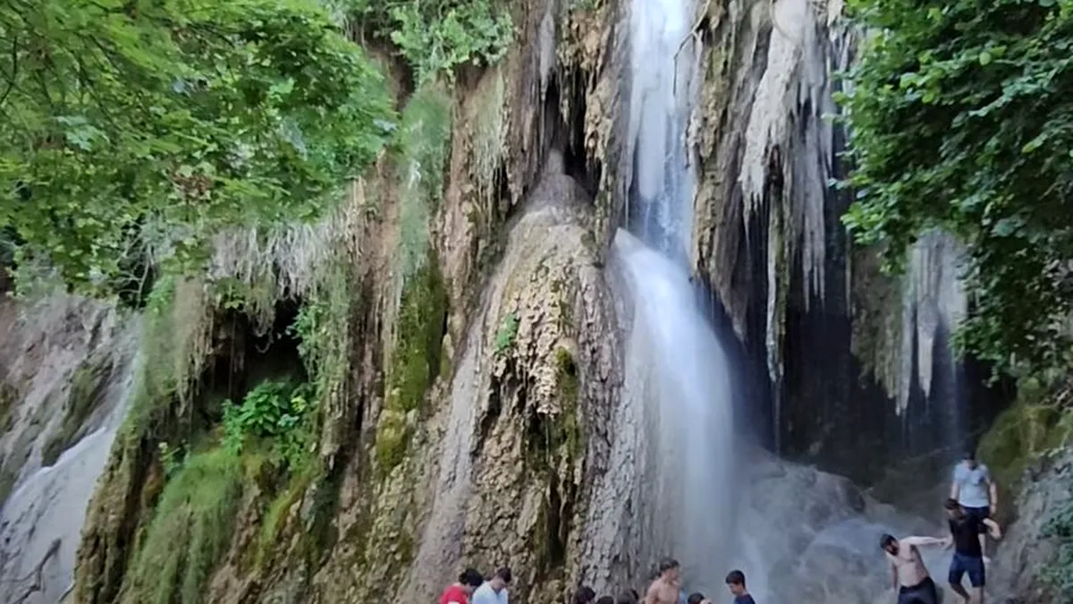 Una dintre cele mai spectaculoase cascade din România s-a prăbușit VIDEO