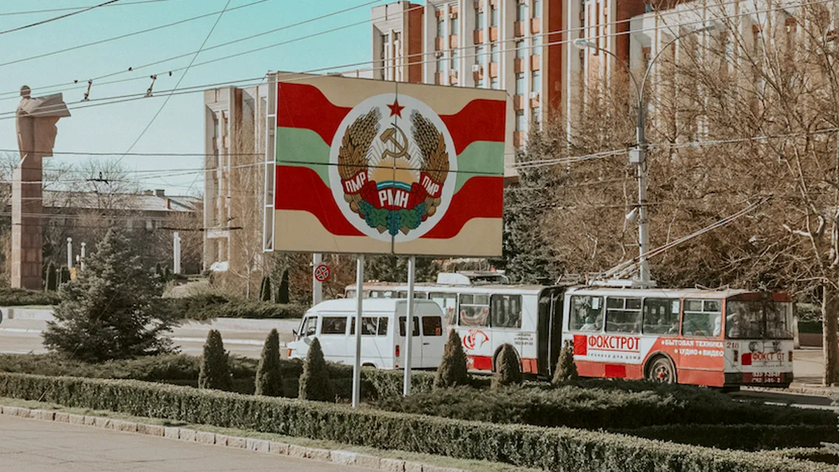 Atentate în Transnistria. Țintele: un depozit petrolier și un birou de înrolare militară