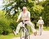 Mersul pe bicicletă ar putea ajuta oamenii să trăiască mai mult și să fie independenți (Studiu)