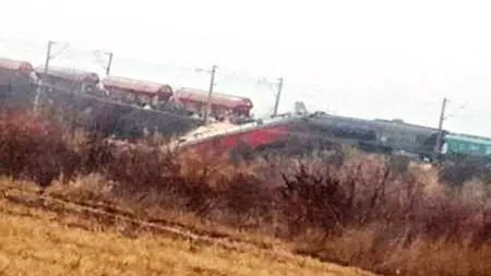 Două trenuri cu cereale s-au ciocnit la Dumbrăveni în Vrancea