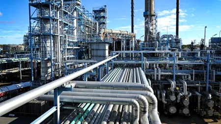 Rafinăria Petrobrazi, amendată pentru că poluează cu atmosfera cu hidrogen sulfurat