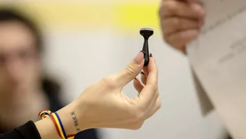 Incident la alegeri. Președintă de secție din Prahova, gravidă, dusă de urgență la spital