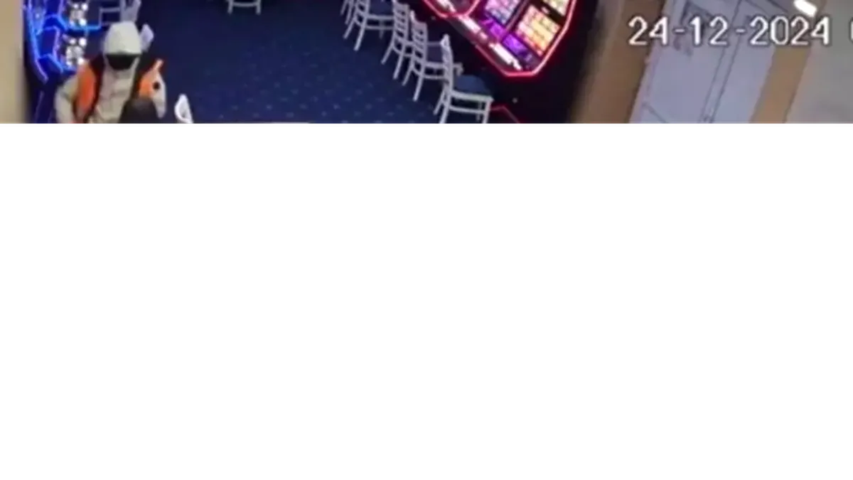 Jaf ca-n filme într-o sală de păcănele din Cluj, sub amenințarea unui pistol de jucărie (VIDEO)
