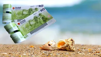 Tichetele care separă România: bugetarii în concediu cu statul, privatul încolțit de costuri