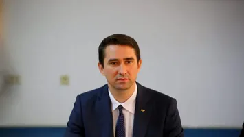 Directorul PNL al Poștei Române, Valentin Ștefan, este licențiat în istorie cu specializări în limba rusă