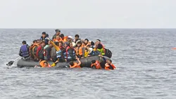 Spania schimbă foaia cu migranţii. Cum va fi afectată cea mai mare comunitate de români din Europa