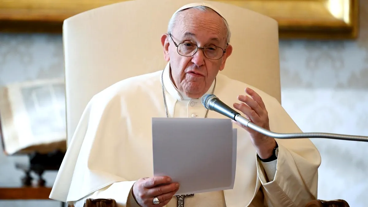 Cum arată scaunul cu rotile ultramodern al Papei Francisc. Opt specialiști au muncit, timp de două luni, pentru un rezultat perfect