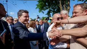 Românii vor o politică externă echilibrată: Nicuşor Dan, susţinut pentru relaţii solide atât cu SUA, cât şi cu UE