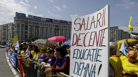Mii de profesori scandează „Nu cedăm” și „Demisia!” în fața Palatului Cotroceni