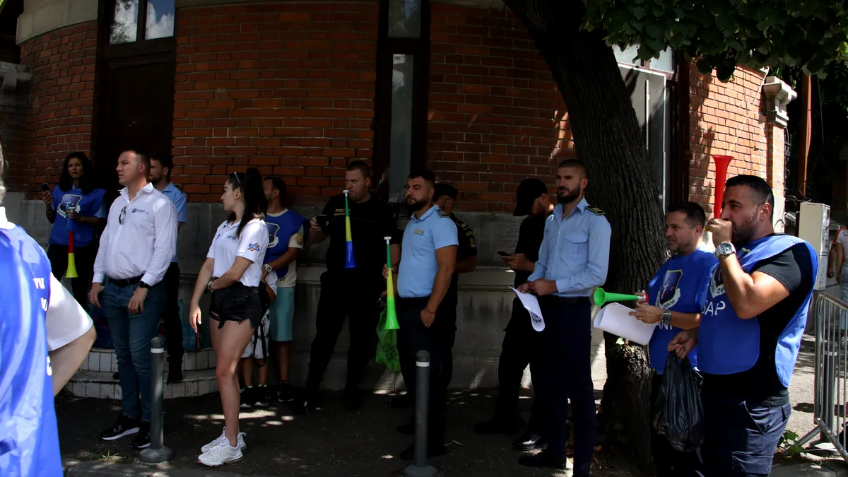 Continuă revolta lucrătorilor din penitenciare