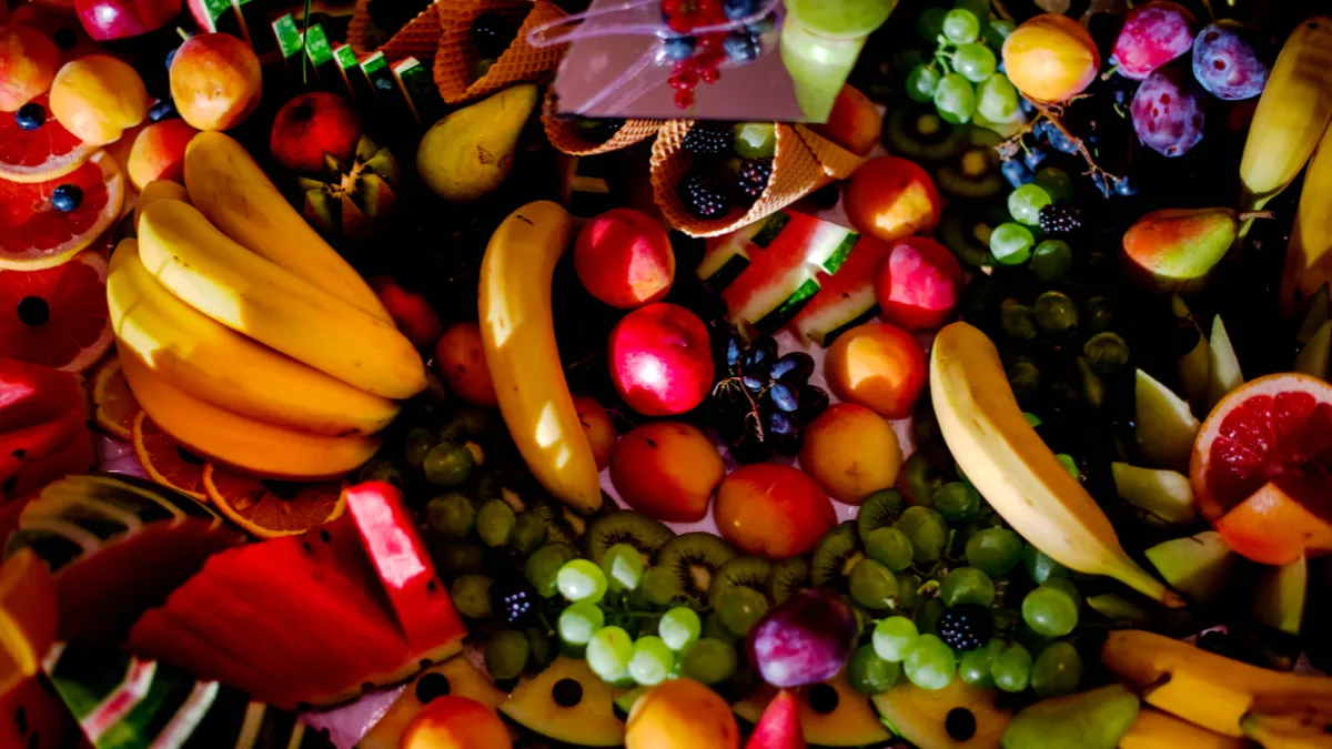 Greșeala pe care o fac mulți când spală fructele cu bicarbonat de sodiu. Recomandările unei experte în siguranță alimentară