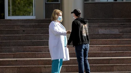 Premierul Florin Cîţu s-a vaccinat cu a treia doză la Spitalul Militar Central