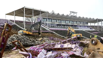 Buldozerele au pus la pământ un stadion legendar din România! Se face loc unei arene de 136 de milioane de euro