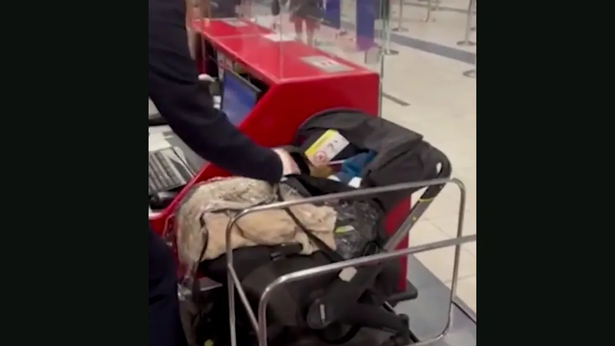 Și-au abandonat bebelușul în aeroport, când au auzit că trebuie să-i cumpere bilet de avion!