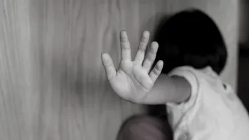 Scandal în Ucraina: Un pedofil britanic, angajat de o organizație caritabilă să lucreze cu copii
