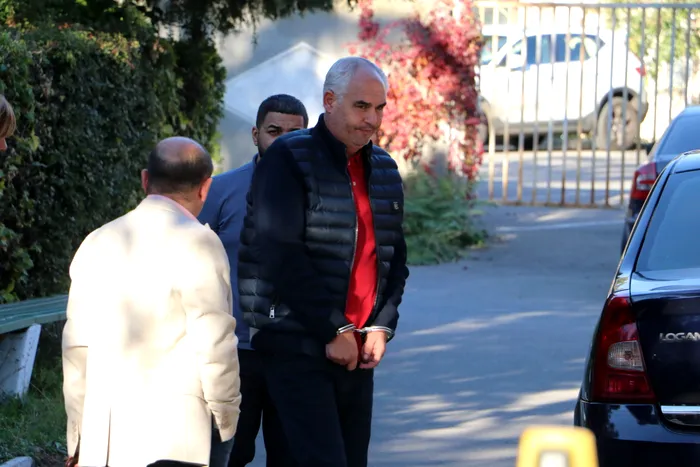 Țeapă de 840.000 de euro cu un utilaj inexistent: Suspect arestat, angajații UniCredit Bank implicați în acordarea unui leasing fraudulos