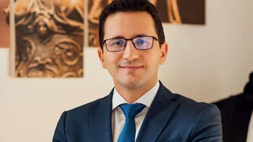 Judecător CSM, critici dure la adresa lui Ilie Bolojan: „Primul tăietor al țării” și acuzații privind reformele din justiție