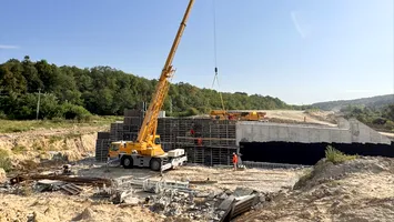 Mobilizare bună pe veriga lipsă din autostrada Sibiu – Nădlac II. UMB are 800 de muncitori pe șantierul cu „tunelurile pentru urși“