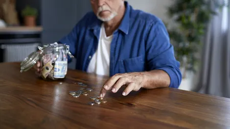 A fost promulgată legea care protejează pensionarii