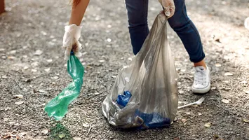 Cum reduci cantitatea de gunoi din casă, înainte să te gândești la reciclare. Sfatul Salubrizare Sector 5