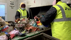 România aruncă anual peste 160.000 de tone de deșeuri textile. Doar 6 la sută sunt reciclate, potrivit legislației.
