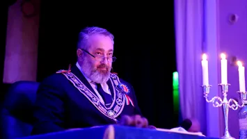 Trădare de top la „șorțulețe”. Așa-zisul șef al masonilor din România, Cătălin Tohăneanu, și-a trădat frățiorii doar ca să se salveze el în …Anglia