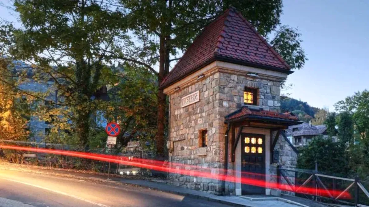 Sinaia: cea mai mică locuință de vacanță din România – un fost transformator electric a devenit casă