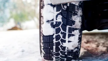 Amenzi pentru șoferii care circulă cu mașina murdară în această iarnă. Când poți fi oprit de poliție în trafic