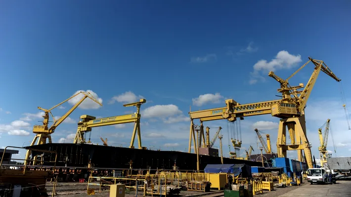 Statul schimbă strategia: cel puțin șase licitații lunare pentru vânzarea Șantierului Naval Mangalia, aflat în faliment