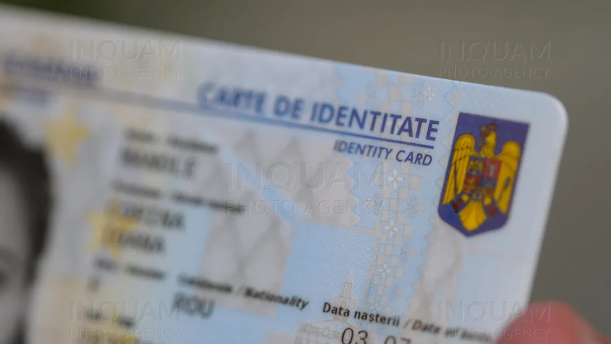 Cine sunt românii care ar putea avea două buletine. Sunt vizați peste 100 de mii de concetățeni