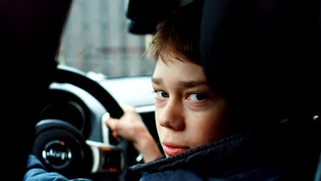 Trei adolescenți de 15 ani, în arest la domiciliu după ce au furat cheia unei mașini dintr-o sală de fitness
