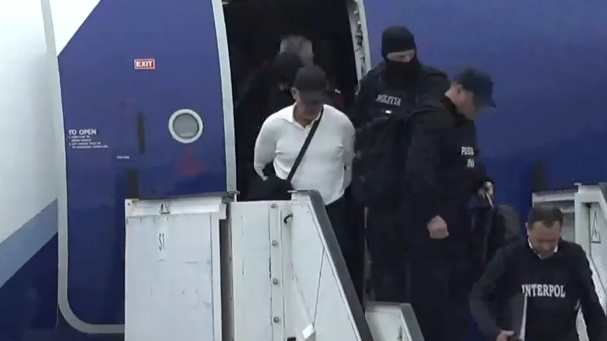 Chișinău: Oligarhul Vlad Plahotniuc, scos încătușat din avion și adus în fața procurorilor după șase ani de fugă din țară
