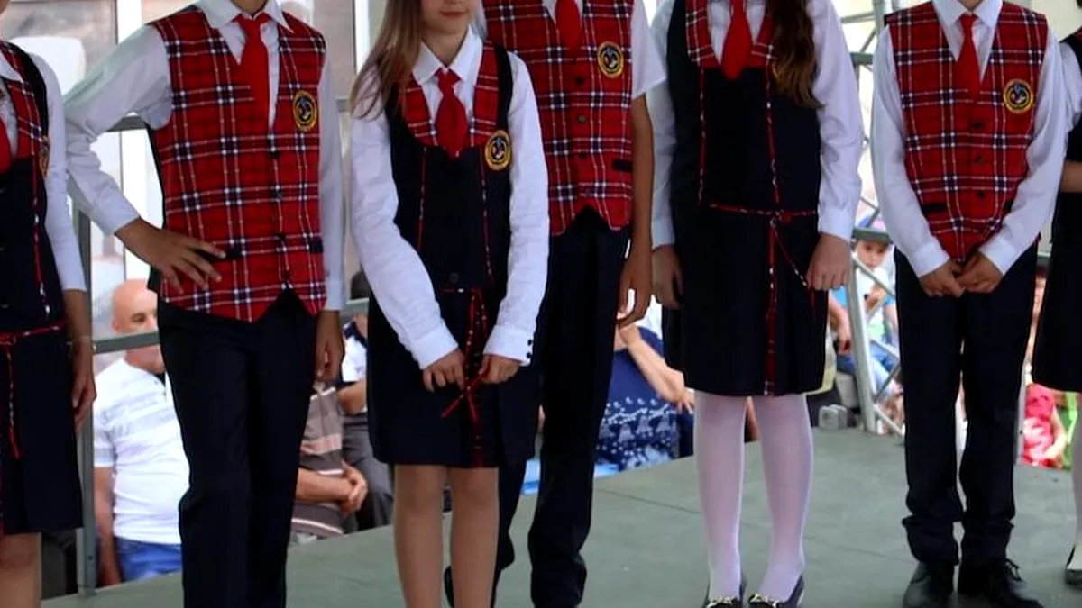 Uniformele școlare: Cine vrea reintroducerea lor generală în România