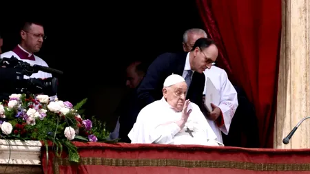Papa Francisc a apărut în Piața Sfântul Petru pentru binecuvântarea de Paște