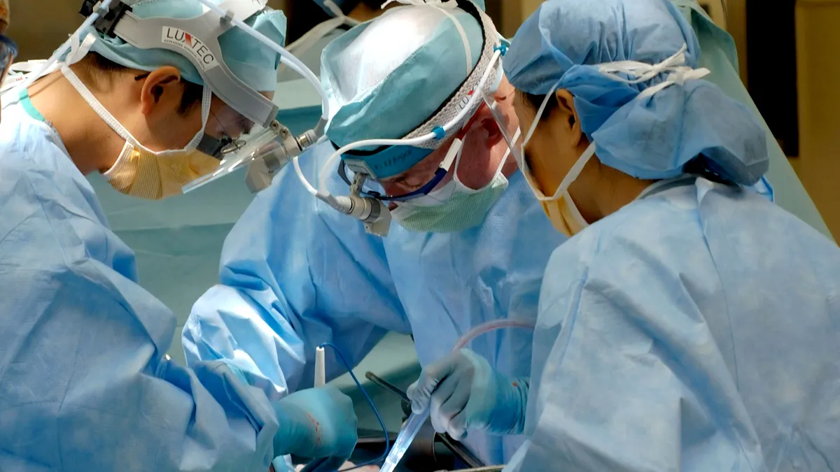 Radiografia unui sistem fracturat: top 10 spitale care produc sănătate și top 10 unități paralizate de pomeni și neajunsuri