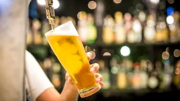 România este lider mondial la consumul de alcool, potrivit datelor OMS. Care ar fi factorii culturali care încurajează consumul la români