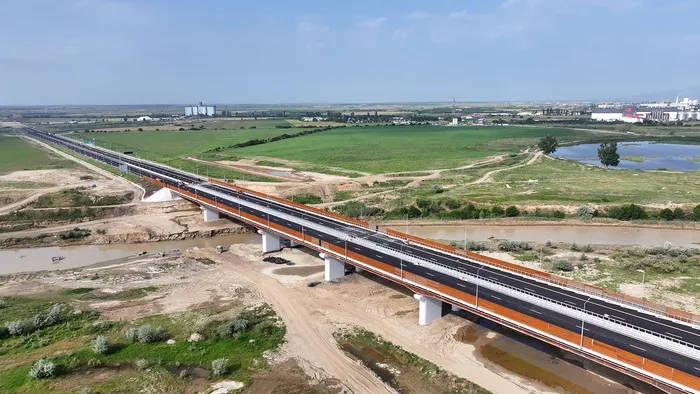 Cel mai lung pod construit de Umbrărescu este gata: se deschide circulația pe noi loturi din Autostrada Moldovei