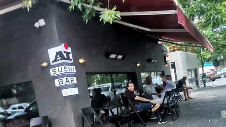 Siamezii Cîțu și Vîlceanu, „vedetele” zilnice ale teraselor de fițe din zona Dorobanți