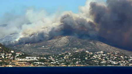 Evacuări în Corfu, Grecia, din cauza incendiilor. Turiștii așteaptă repatrierea în Rodos
