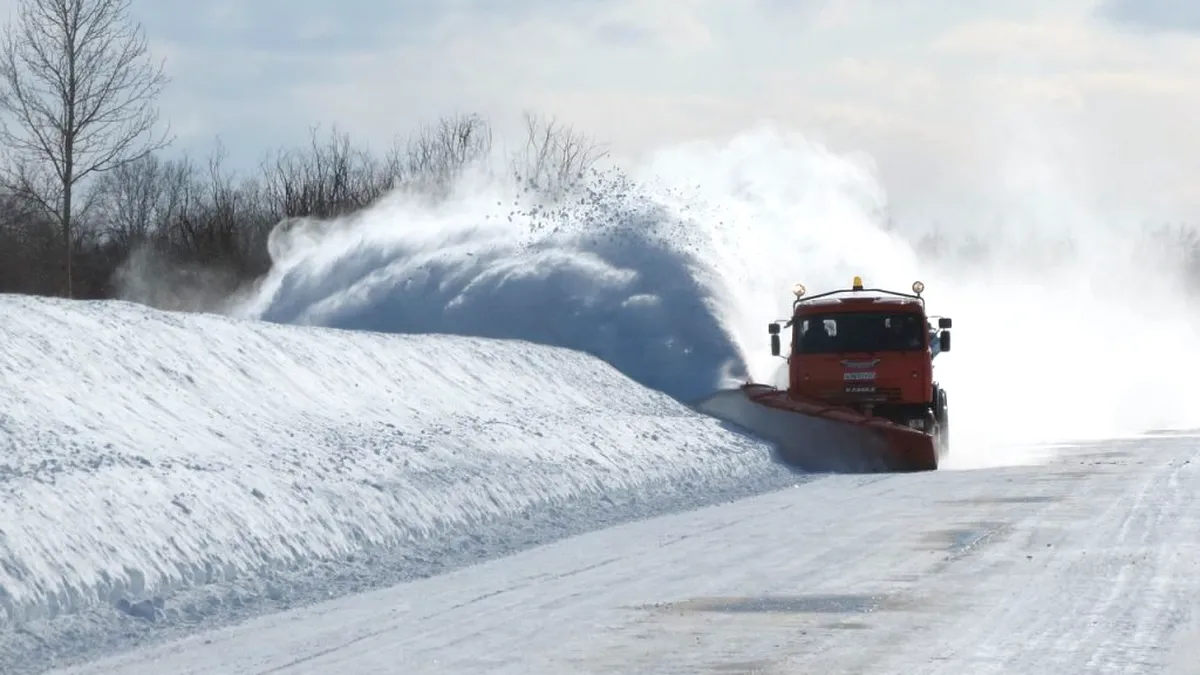 Iarna și-a intrat în drepturi: 12 drumuri naționale, acoperite cu zăpadă
