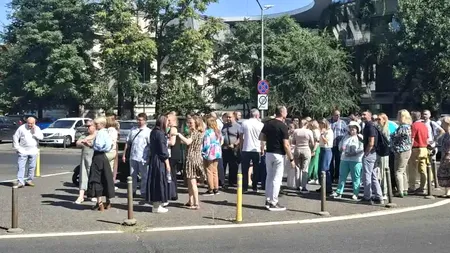Protest la Palatul Victoria: Cum plâng cei cu sporuri de lux că li se taie… luxul
