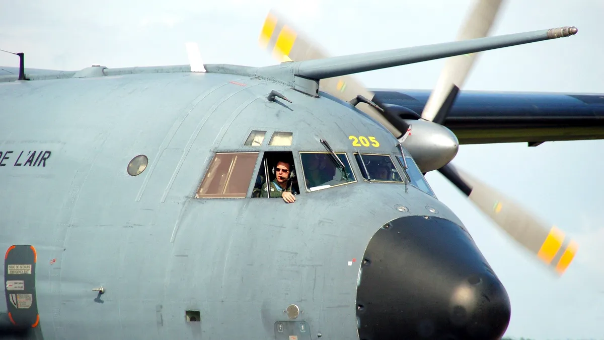 Un avion militar s-a prăbuşit în judeţul Mureş