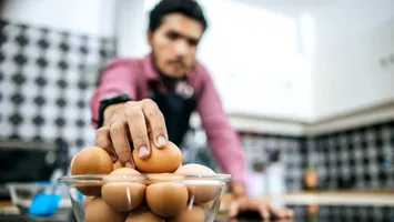 Un nou trend toxic de pe TikTok îi îmbolnăvește pe tineri