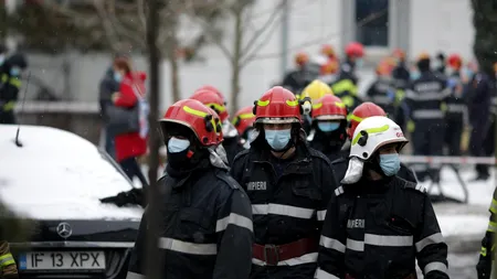 O maşină a luat foc în Argeş. Un copil de 15 ani, grav rănit
