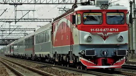 Bătaie de joc la CFR: 8 ore de la București-Craiova, cu 3 locomotive