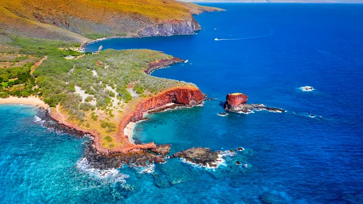 Paradisul controlat de un singur om: Cine este miliardarul care deține 98% dintr-o insulă din Hawaii și decide soarta a 4.000 de locuitori