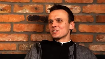 Preotul care și-a deschis cont pe OnlyFans pentru a finanța o cafenea creștină în fostul sediu al unei agenții de escorte