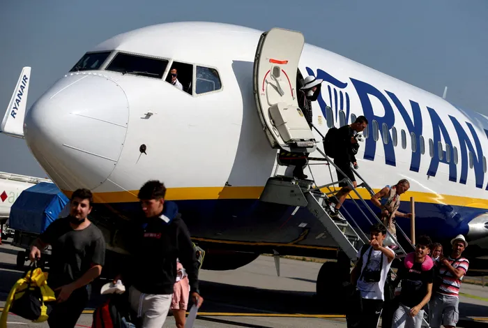 Cum se îmbogățește Ryanair pe spatele clienților căutători de oferte