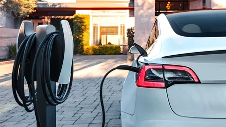O nouă taxă pentru posesorii de mașini electrice. Motivul introducerii ei
