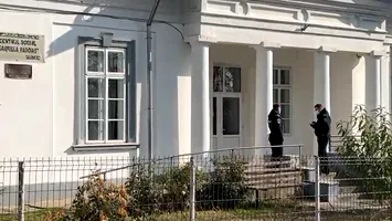 Centru pentru bătrâni închis după o tragedie. „Ce e acolo e groaznic, miroase cumplit, nu au grijă de ei” (VIDEO)